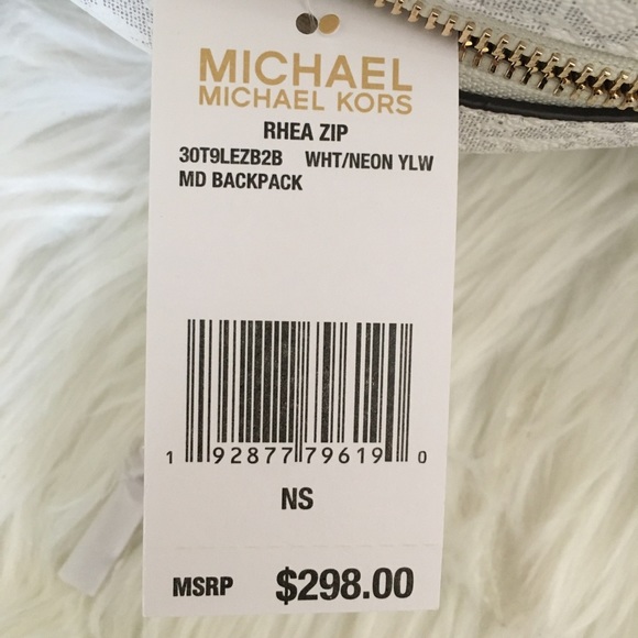 Last one✨Michael Kors medium Rhea zipper backpack - Picture 5 of 7